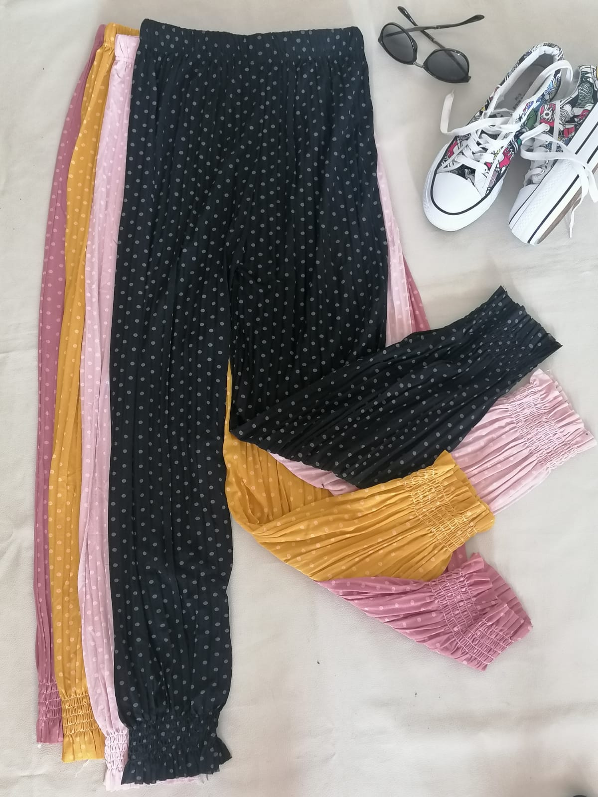 Pantalones de tela fresca vienen en variados colores