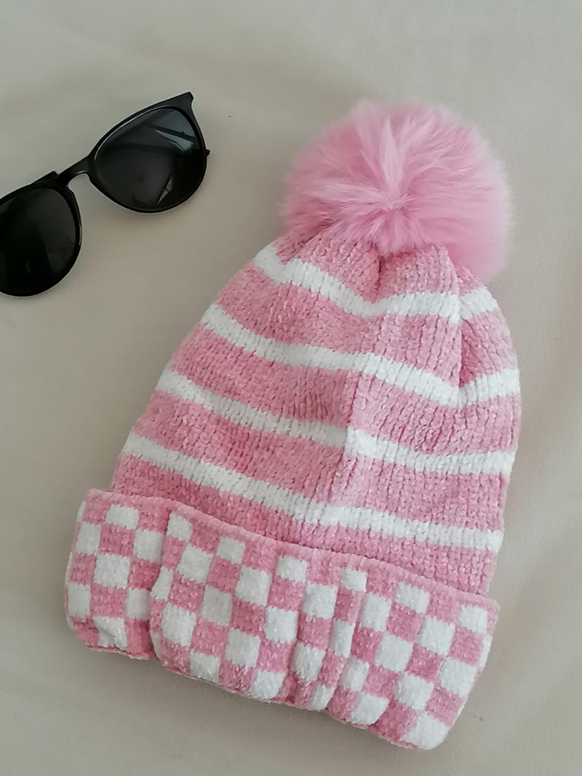 invierno pack rosa tres piezas, Gorro rosa, Bufanda, Polaina trenzada