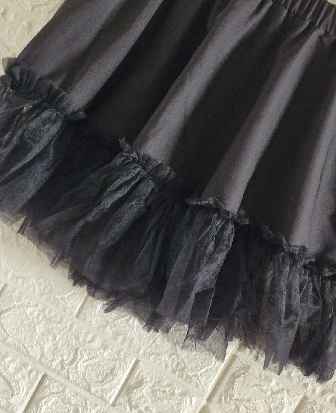 Falda Negra Goth Corta con Tul