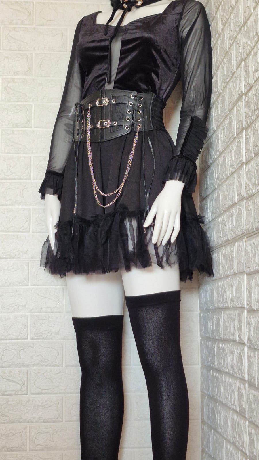 Falda Negra Goth Corta con Tul